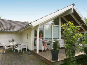 Serene Holiday Home in Dronningm lle with Sauna, Gilleleje